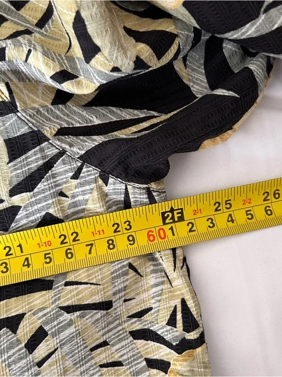 Tommy Bahama Black & Yellow Floral Button-Down Hawaiian Shirt Silk Men’s Large - Picture 5 of 6